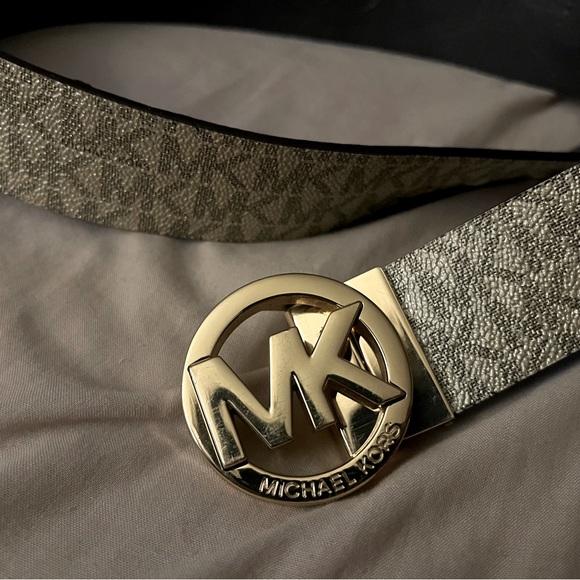 Reversible Leather Belt
MICHAEL Michael Kors - Picture 1 of 2